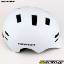 Casco de bicicleta Newton con luces integradas. City blanco brillante